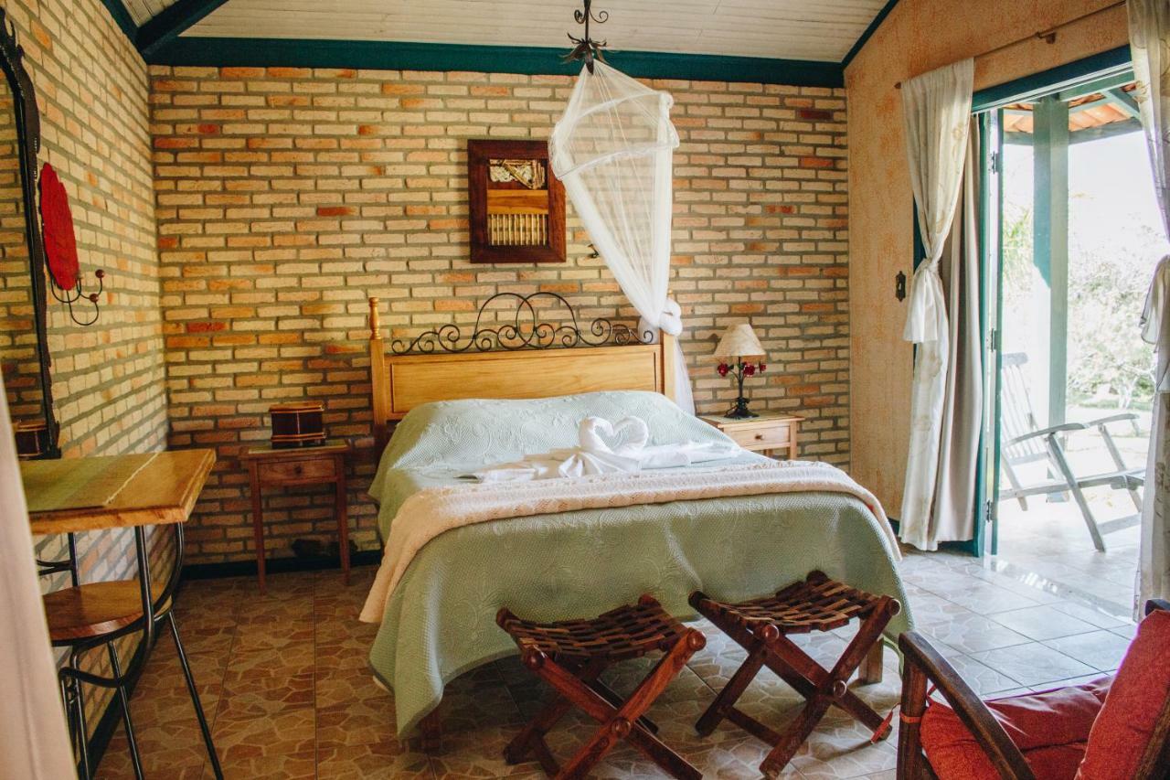 Verdes Em Cantos Pousada カランカス エクステリア 写真