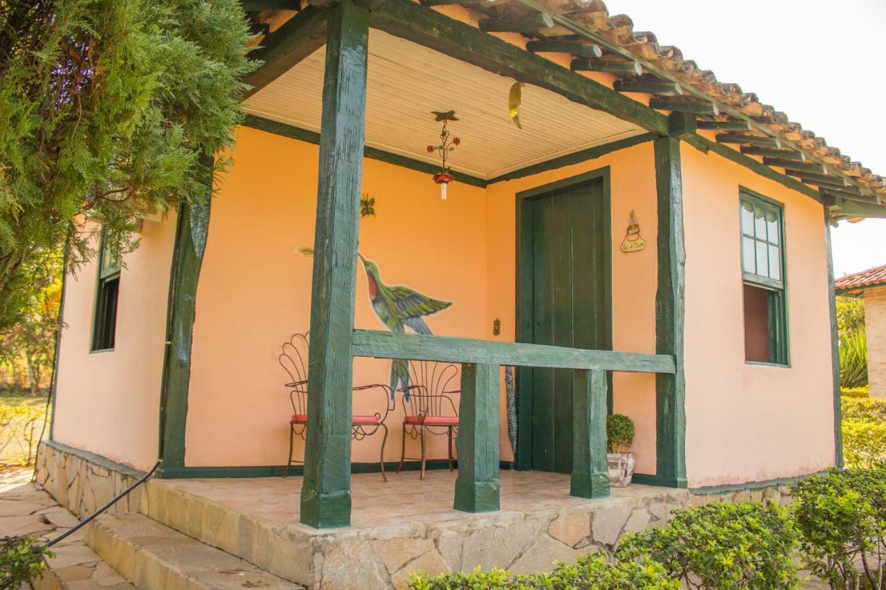 Verdes Em Cantos Pousada カランカス エクステリア 写真